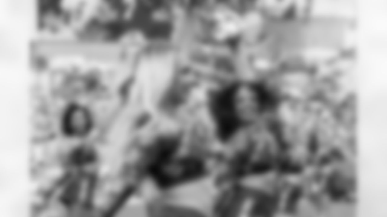 TAMPA, FL - November 09, 2025 - Tampa Bay Buccaneers Cheerleaders during the game between the New England Patriots and Tampa Bay Buccaneers. The Bucs lost the game, 28-23. Photo By Doug DeFelice/Tampa Bay Buccaneers