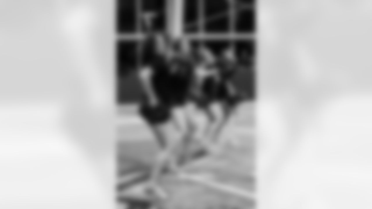 TAMPA, FL - December 04, 2025 - Tampa Bay Buccaneers Cheerleaders field rehearsal at AdventHealth Training Center. Photo By Tori Richman/Tampa Bay Buccaneers