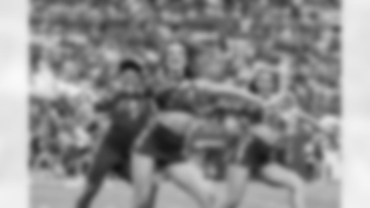 TAMPA, FL - November 09, 2025 - Tampa Bay Buccaneers Cheerleaders during the game between the New England Patriots and Tampa Bay Buccaneers. The Bucs lost the game, 28-23. Photo By Doug DeFelice/Tampa Bay Buccaneers