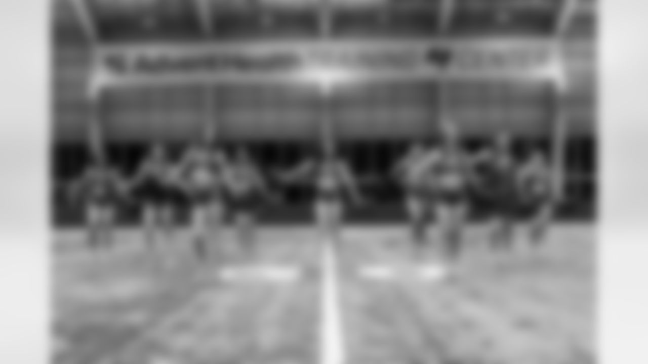 TAMPA, FL - January 02, 2026 - Tampa Bay Buccaneers Cheerleaders field rehearsal at AdventHealth Training Center. Photo By Tori Richman/Tampa Bay Buccaneers