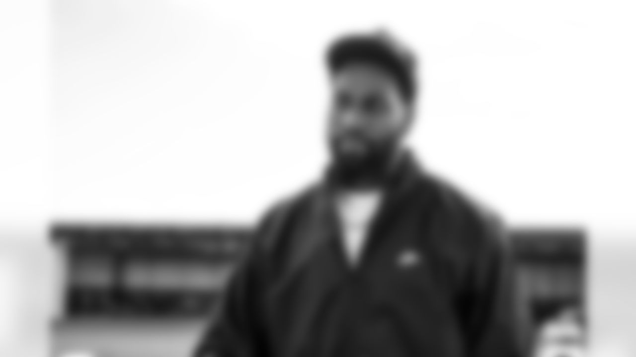 TAMPA, FL - December 27, 2025 - Outside Linebacker Haason Reddick #5 of the Tampa Bay Buccaneers departs Tampa for a Week 17 game against the Miami Dolphins. Photo By Tori Richman/Tampa Bay Buccaneers