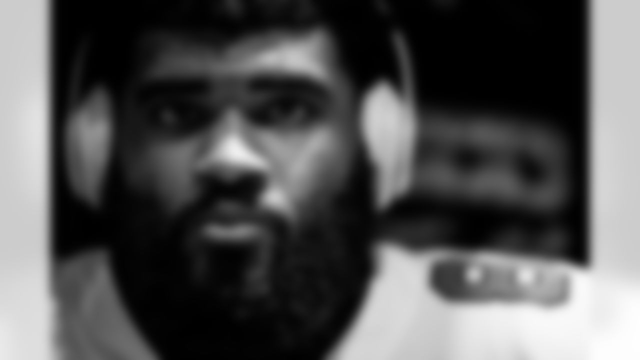 MIAMI GARDENS, FL - December 28, 2025 - Tight End Devin Culp #82 of the Tampa Bay Buccaneers before the game between the Tampa Bay Buccaneers and Miami Dolphins. The Bucs lost the game, 20-17. Photo By Kyle Zedaker/Tampa Bay Buccaneers