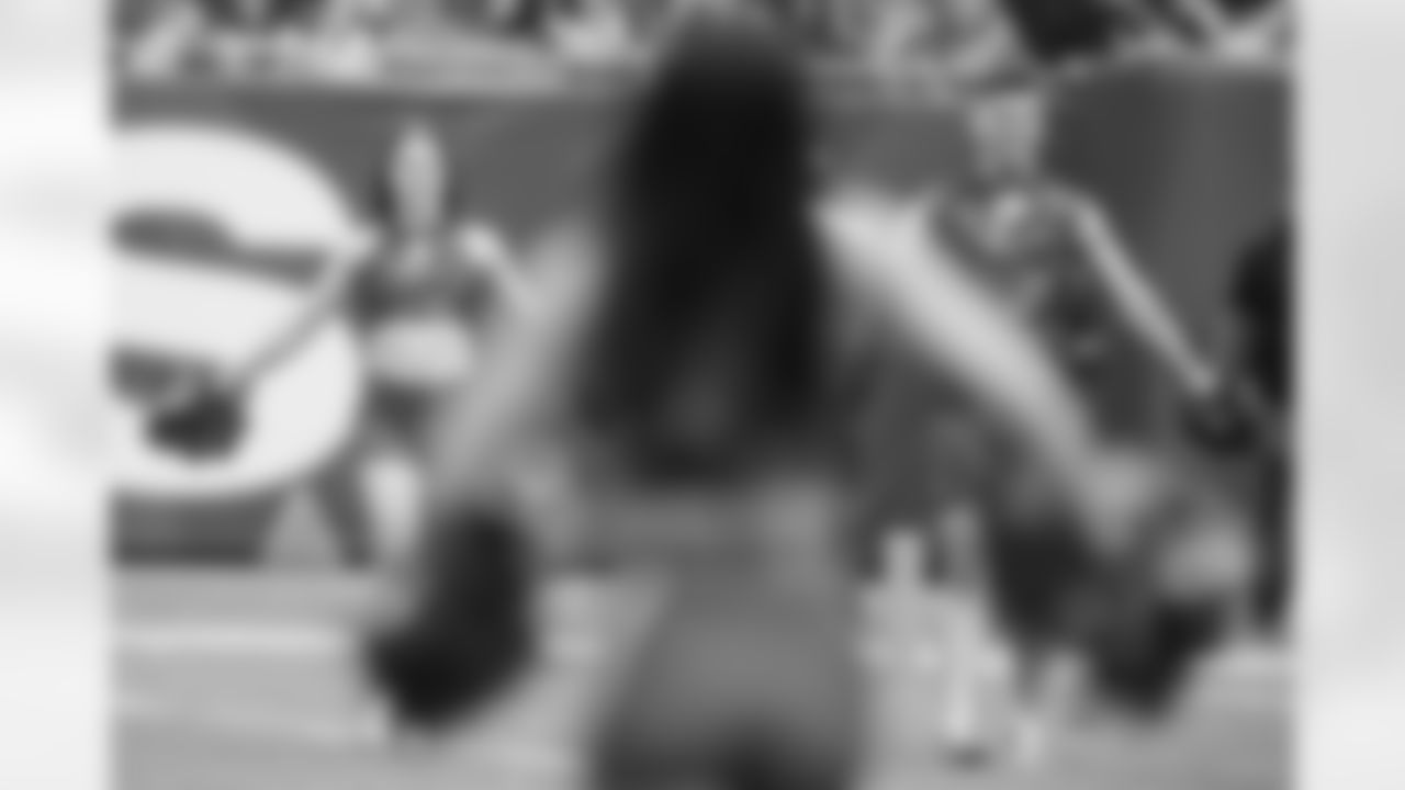 TAMPA, FL - December 07, 2025 - The Tampa Bay Buccaneers and New Orleans Saints during a regular season game at Raymond James Stadium. The Bucs lost the game, 24-20. Photo By Kyle Zedaker/Tampa Bay Buccaneers