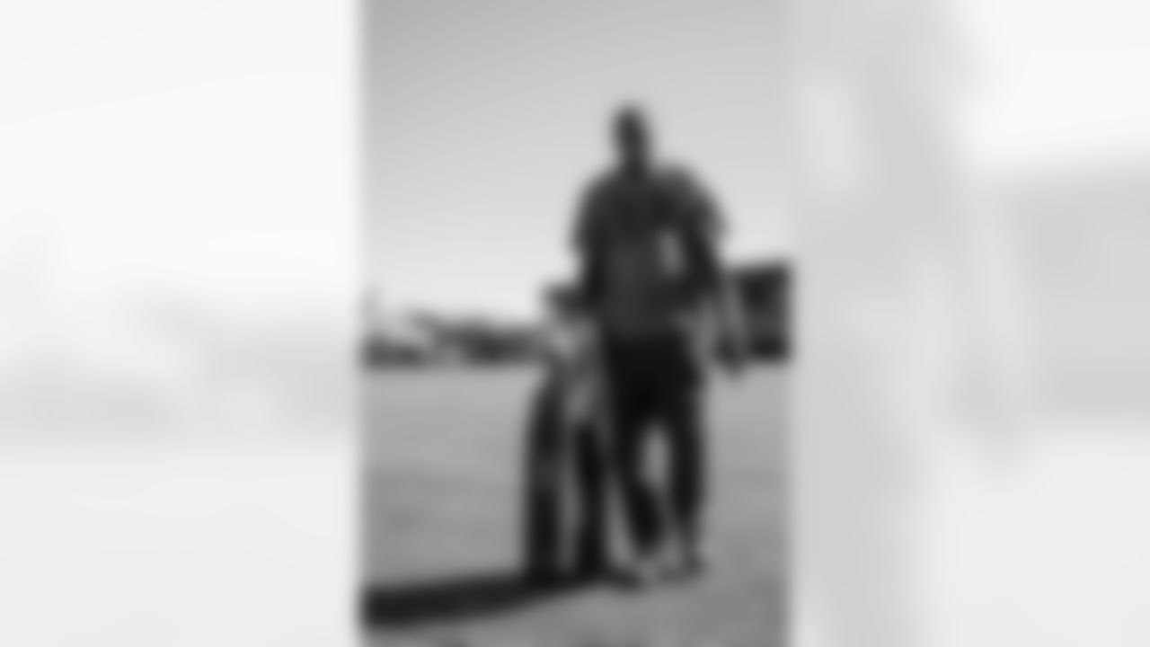 TAMPA, FL - December 20, 2025 - The Tampa Bay Buccaneers depart before the Week 16 game against the Carolina Panthers. Photo By Tori Richman/Tampa Bay Buccaneers