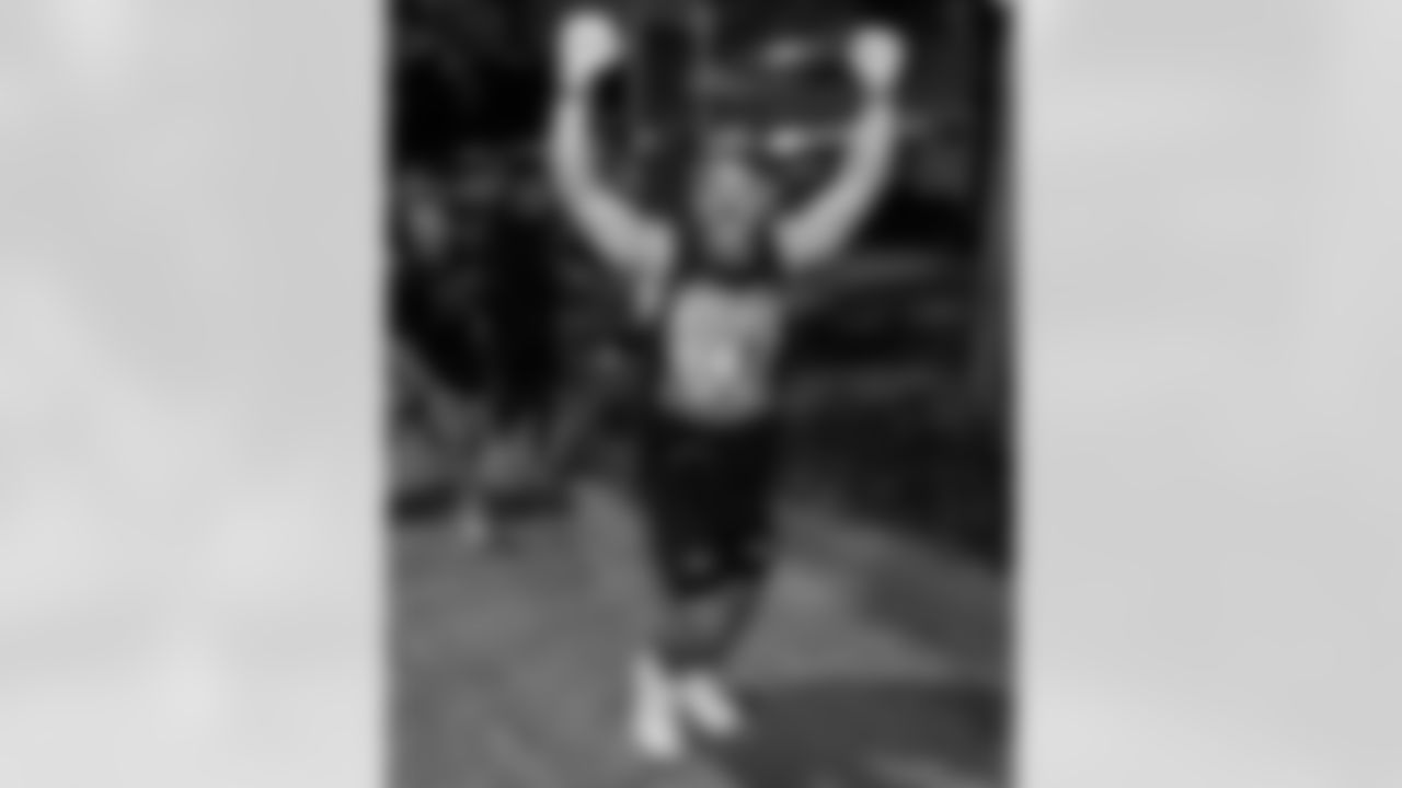 ST. PETERSBURG, FL - November 13, 2025 - Participants during "Bucs Run" Raise The Flags event with Pinellas Run Club at Park & Rec in St. Petersburg. Photo By Doug DeFelice/Tampa Bay Buccaneers