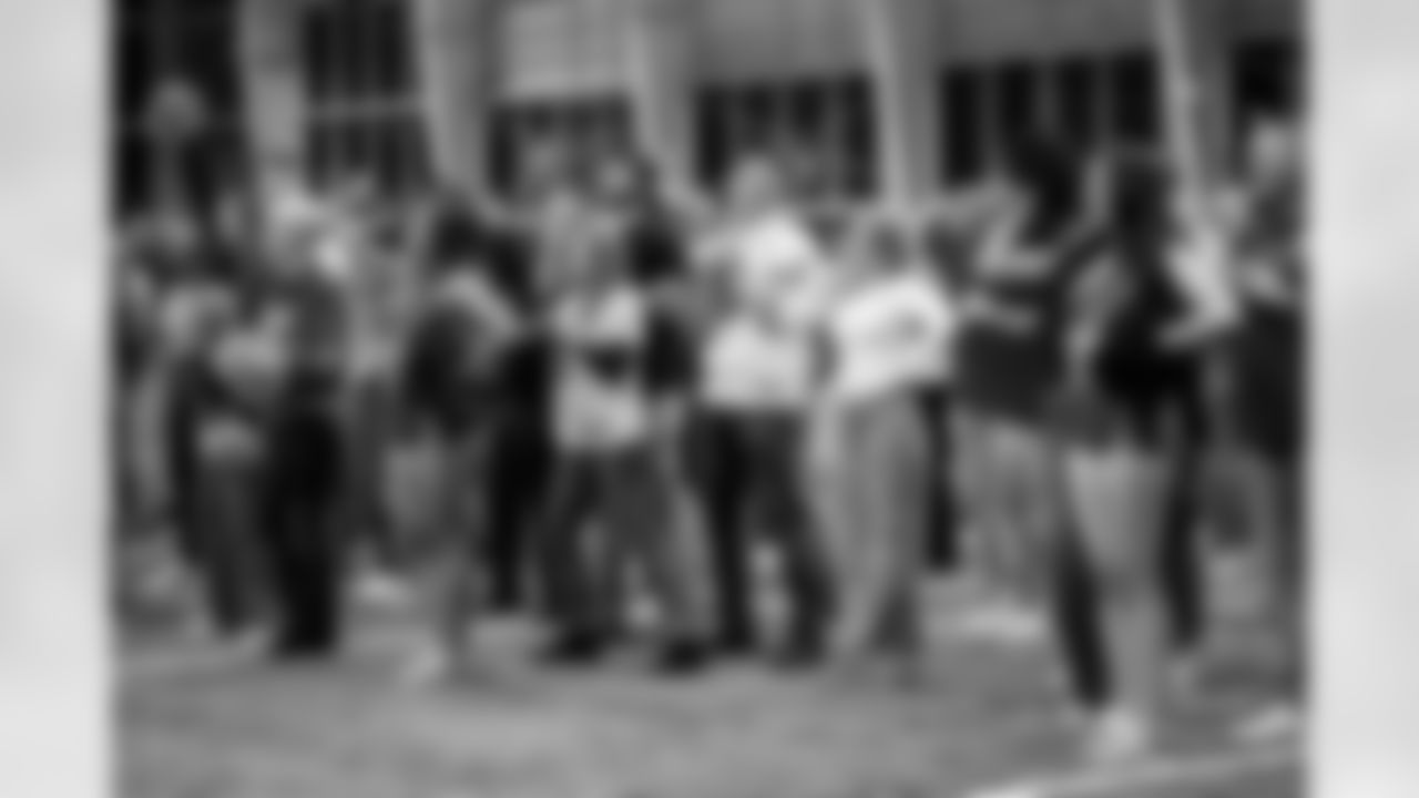 TAMPA, FL - January 02, 2026 - Tampa Bay Buccaneers Cheerleaders field rehearsal at AdventHealth Training Center. Photo By Tori Richman/Tampa Bay Buccaneers