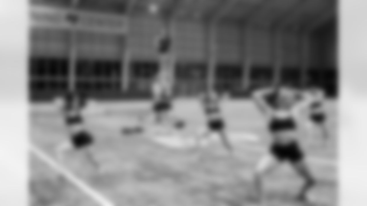 TAMPA, FL - November 20, 2025 - Tampa Bay Buccaneers Cheerleaders during Field Rehearsal at AdventHealth Training Center. Photo By Tori Richman/Tampa Bay Buccaneers