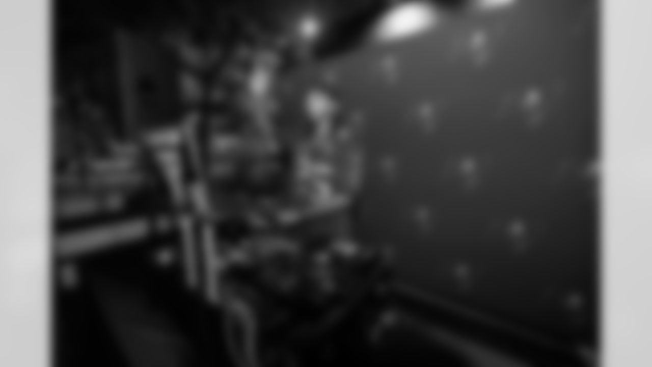 ST. PETERSBURG, FL - November 13, 2025 - DJ Tex Flex during "Bucs Run" Raise The Flags event with Pinellas Run Club at Park & Rec in St. Petersburg. Photo By Doug DeFelice/Tampa Bay Buccaneers