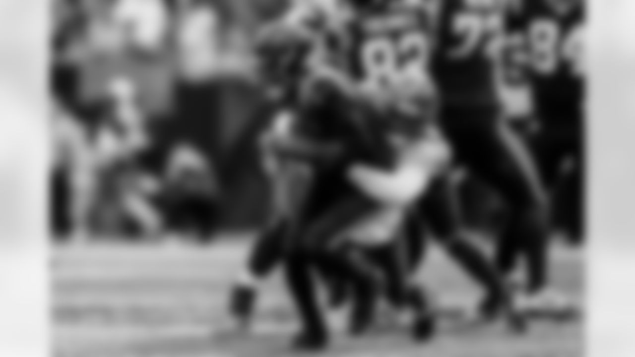 CHARLOTTE, NC - December 21, 2025 - Inside Linebacker SirVocea Dennis #8 of the Tampa Bay Buccaneers during the game between the Tampa Bay Buccaneers and Carolina Panthers. The Bucs lost the game, 23-20. Photo By Tori Richman/Tampa Bay Buccaneers