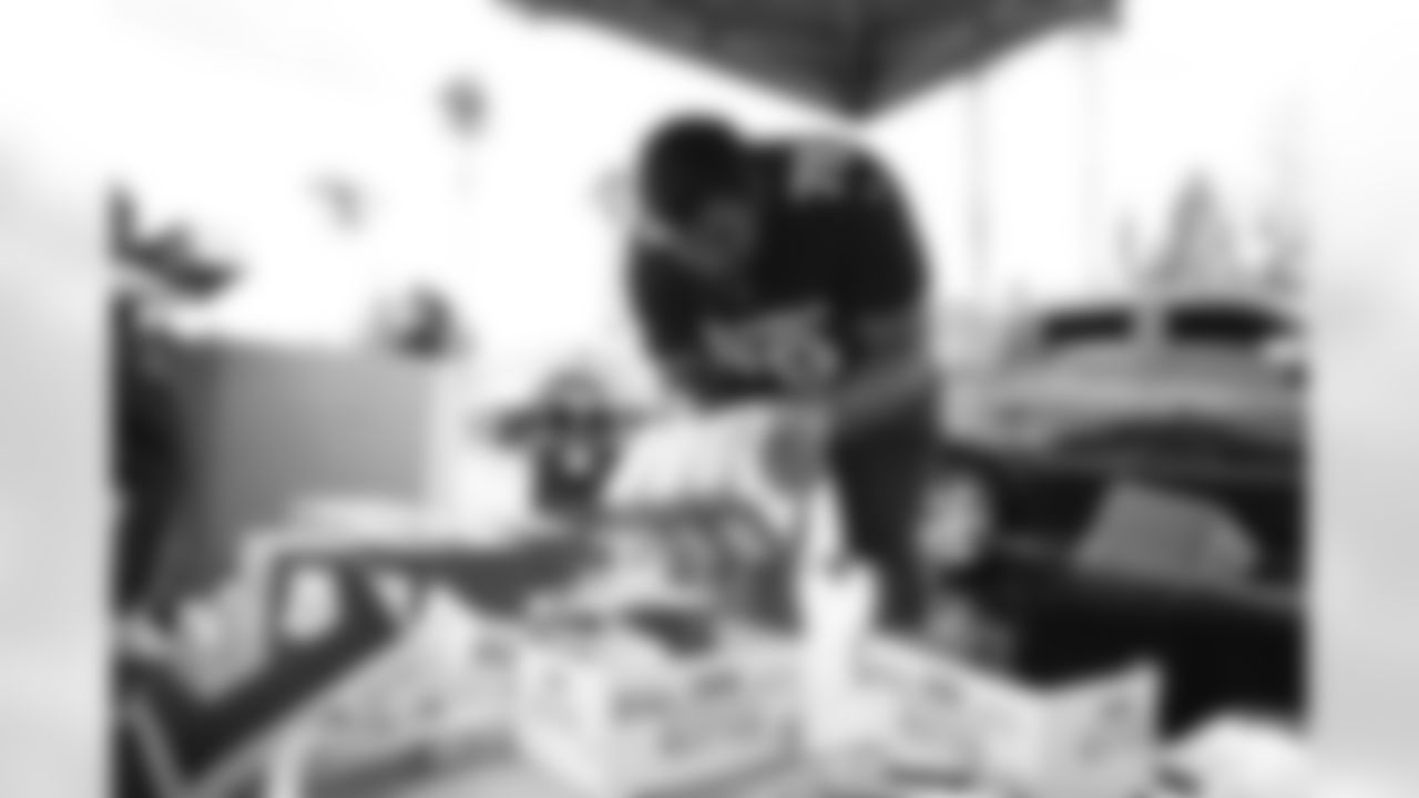 Arizona Cardinals offensive lineman Kelvin Beachum (68) and Arizona Cardinals offensive lineman Paris Johnson Jr. (70) host a food distribution for families at the Eisenhower Center for Innovation in collaboration with United Food Bank on Tuesday, Nov. 18, 2025 in Mesa, AZ.