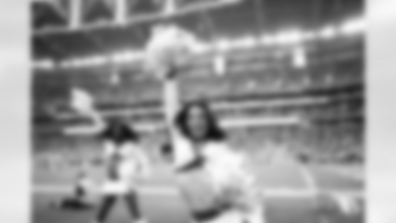 The Arizona Cardinals Cheerleaders during the Week 15 game against the San Francisco 49ers at State Farm Stadium on Dec. 17, 2023.