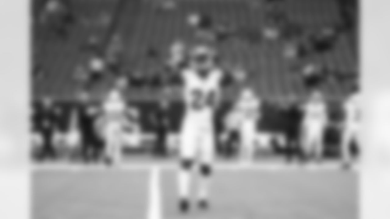 Arizona Cardinals cornerback Starling Thomas V (24) during the Week 11 regular season game between the Arizona Cardinals and the Houston Texans on Sunday, Nov 19, 2023 in Houston, TX.