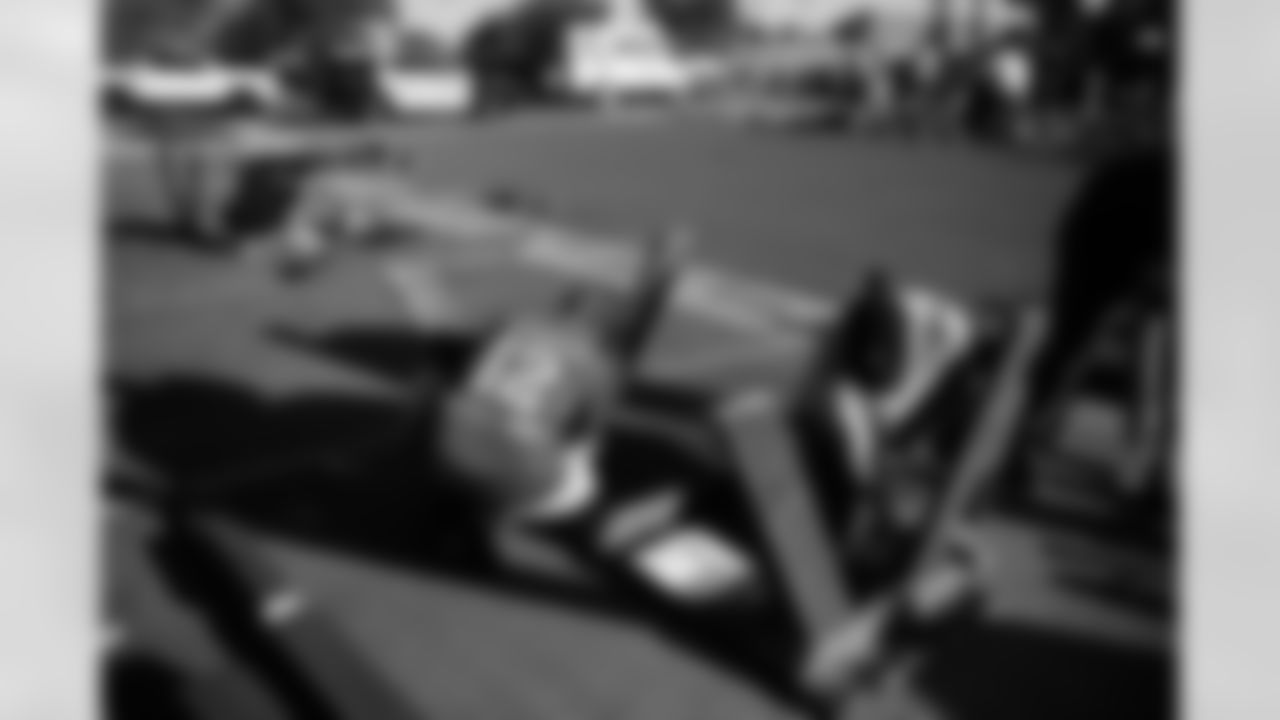 The Arizona Cardinals host veterans, members from the Pat Tillman Foundation, Civics leaders, and TAPS members for a community service event with Phoenix ToolBank on Monday, Nov. 10, 2025 in Tempe, AZ.