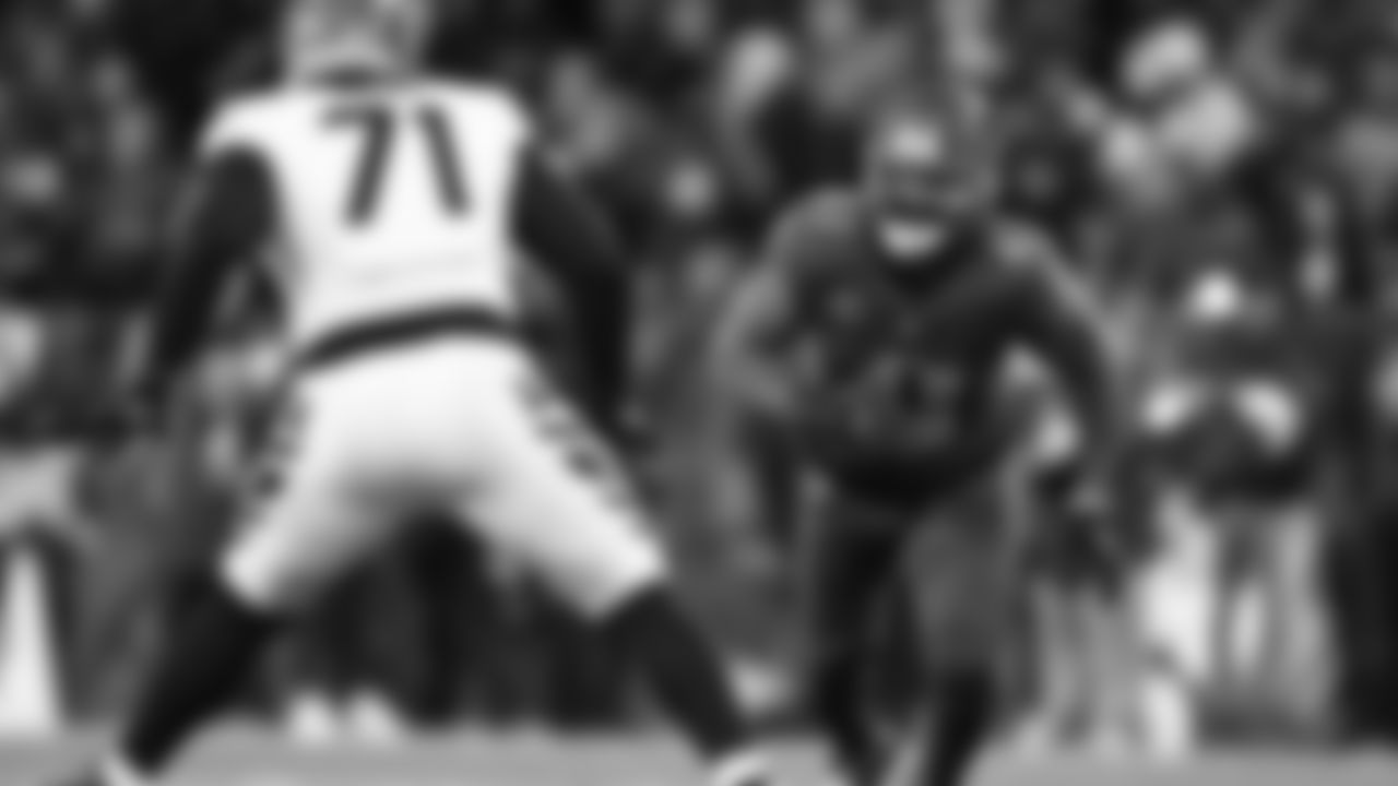 Baltimore Ravens defensive end Dre'Mont Jones (41) in action against Cincinnati Bengals offensive tackle Amarius Mims (71) during the first half of an NFL football game, Thursday, Nov. 27, 2025, in Baltimore. (AP Photo/Terrance Williams)