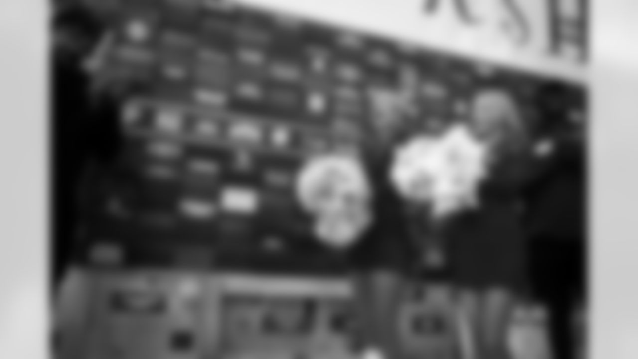 The Arizona Cardinals visit Sleep in Heavenly Peace with 2025 Changemaker Dawn Wallace and the Flinn Foundation on Thursday, Jan. 29, 2026 in Phoenix, AZ.