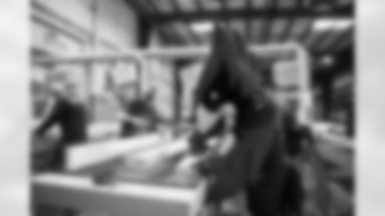 The Arizona Cardinals visit Sleep in Heavenly Peace with 2025 Changemaker Dawn Wallace and the Flinn Foundation on Thursday, Jan. 29, 2026 in Phoenix, AZ.