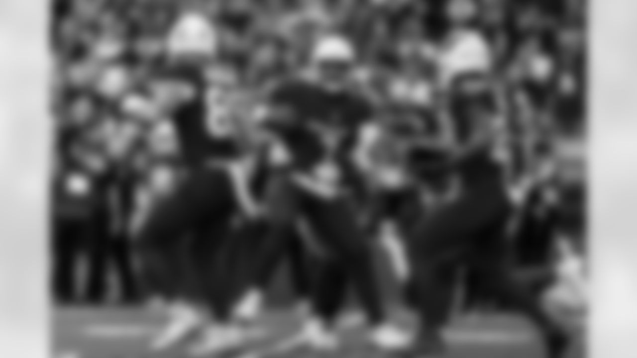 Arizona Cardinals quarterback Jacoby Brissett (7) during the Week 14 regular season game between the Arizona Cardinals and the Los Angeles Rams on Sunday, Dec. 7, 2025 at State Farm Stadium.