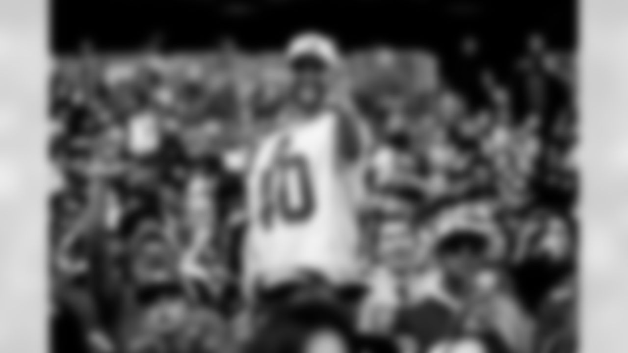 Fans during the Week 11 regular season game between the Arizona Cardinals and the San Francisco 49ers on Sunday, Nov. 16, 2025 at State Farm Stadium.