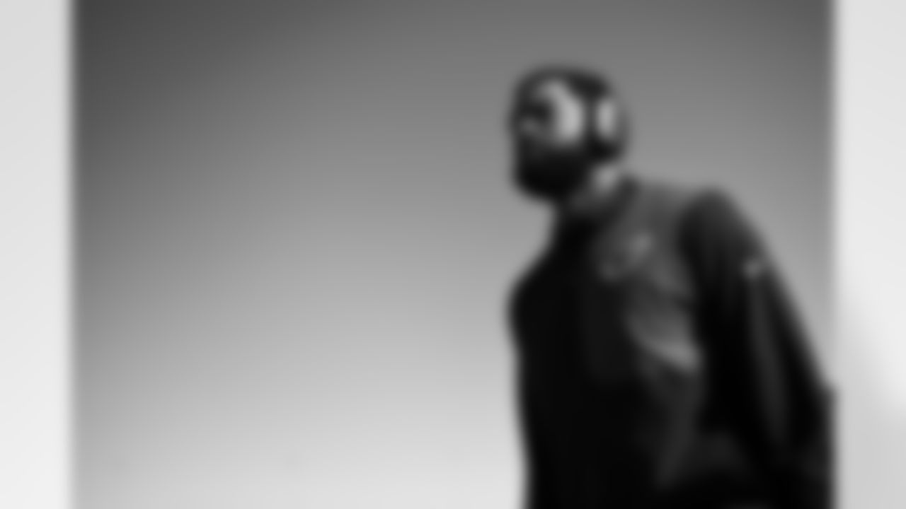 Arizona Cardinals quarterback Jacoby Brissett (7) travels to Houston before the Week 15 regular season game against the Houston Texans on Saturday, Dec. 13, 2025 in Phoenix, AZ.