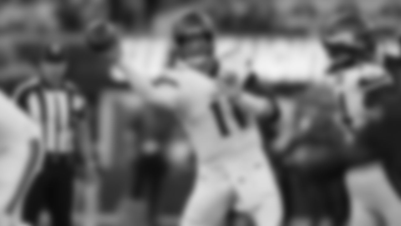 Minnesota Vikings quarterback Carson Wentz throws a pass during the first half of an NFL football game against the Los Angeles Chargers Thursday, Oct. 23, 2025, in Inglewood, Calif. (AP Photo/Gregory Bull)