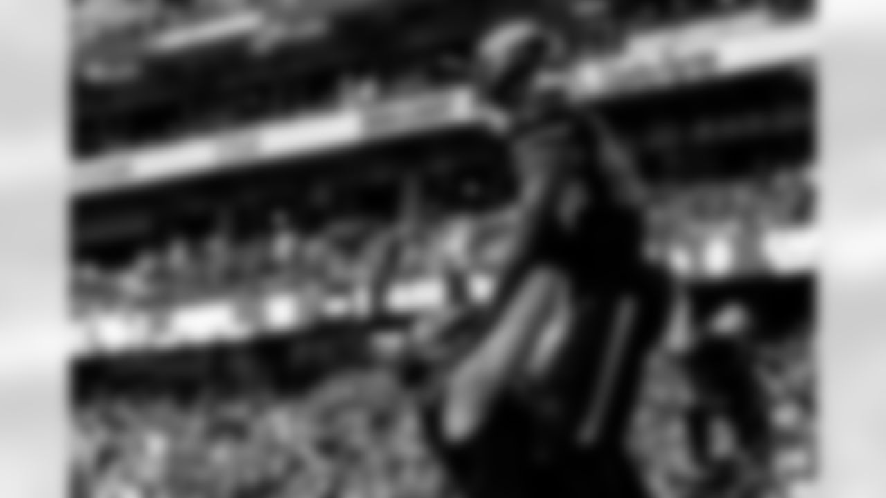 Arizona Cardinals running back Bam Knight (20) and Arizona Cardinals offensive lineman Hjalte Froholdt (72) during the Week 11 regular season game between the Arizona Cardinals and the San Francisco 49ers on Sunday, Nov. 16, 2025 at State Farm Stadium.