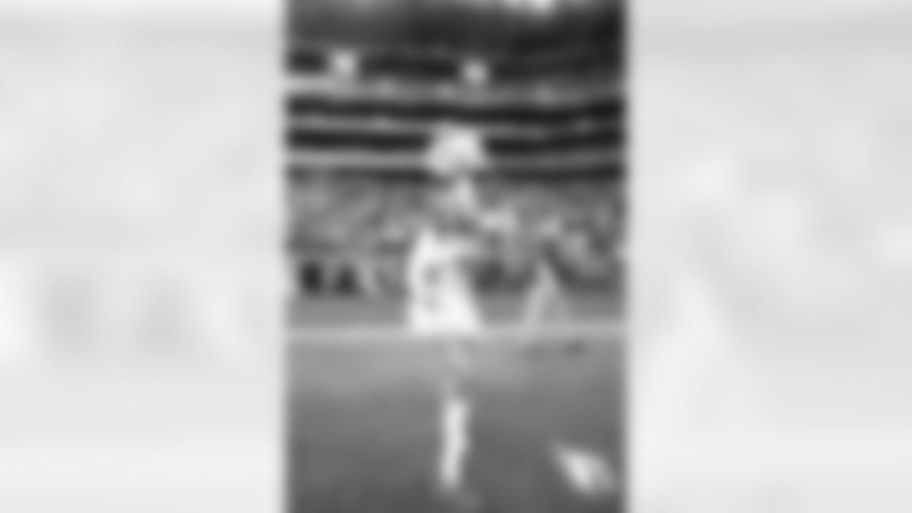 The Arizona Cardinals Cheerleaders during the Week 15 game against the San Francisco 49ers at State Farm Stadium on Dec. 17, 2023.