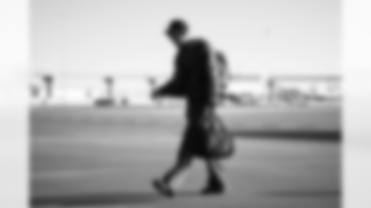 Arizona Cardinals wide receiver Xavier Weaver (89) travels to Tampa before the Week 13 regular season game against the Tampa Bay Buccaneers on Saturday, Nov. 29, 2025 in Phoenix, AZ.