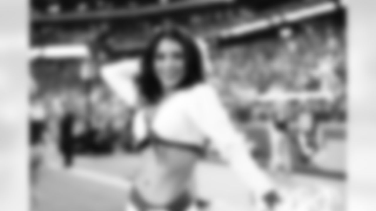 The Arizona Cardinals Cheerleaders during the Week 15 game against the San Francisco 49ers at State Farm Stadium on Dec. 17, 2023.