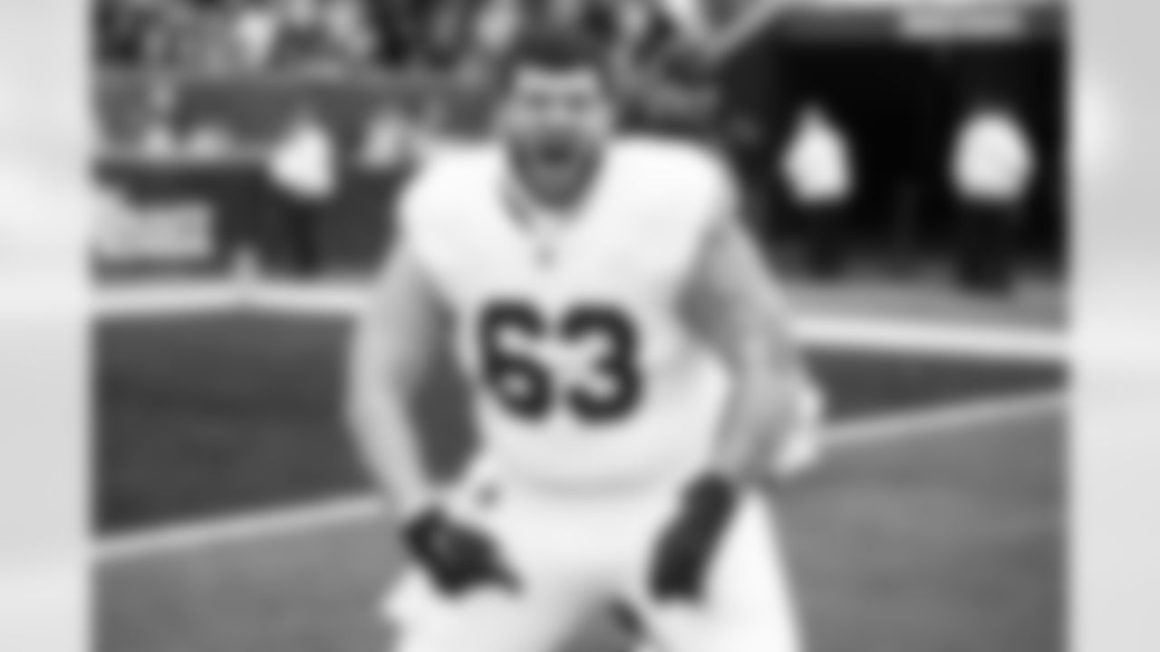 Arizona Cardinals offensive lineman Trystan Colon (63) during the Week 17 regular season game between the Arizona Cardinals and the Philadelphia Eagles on Sunday, Dec 31, 2023 in Philadelphia, PA.