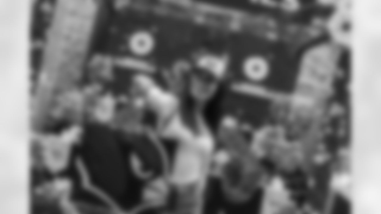 NFL2025_1012_130323-0111_DAR