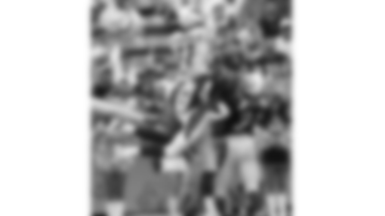 Larry Fitzgerald snares a Pro Bowl touchdown in 2009.