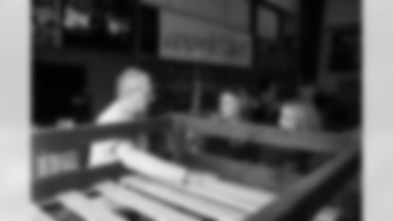 The Arizona Cardinals visit Sleep in Heavenly Peace with 2025 Changemaker Dawn Wallace and the Flinn Foundation on Thursday, Jan. 29, 2026 in Phoenix, AZ.