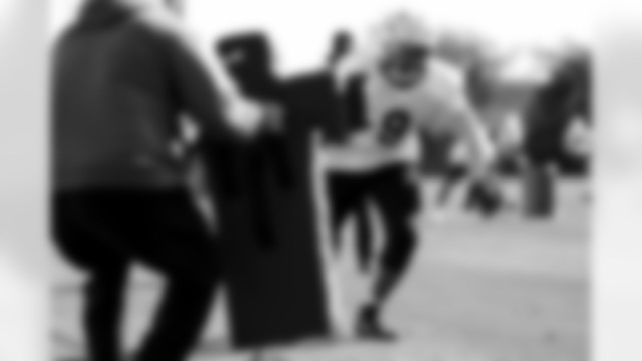 Arizona Cardinals linebacker BJ Ojulari (9) during practice at the Dignity Health Training Facility on Wednesday, Dec. 3, 2025 in Tempe, AZ.