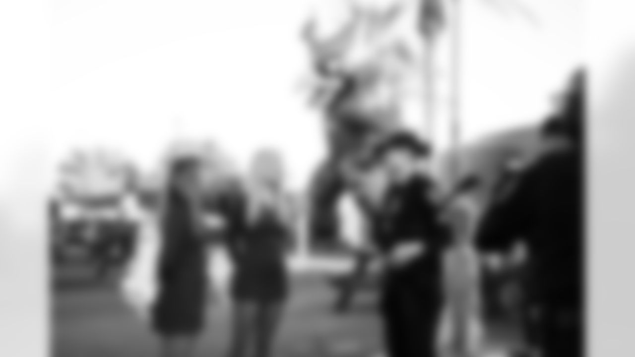 The Arizona Cardinals host veterans, members from the Pat Tillman Foundation, Civics leaders, and TAPS members for a community service event with Phoenix ToolBank on Monday, Nov. 10, 2025 in Tempe, AZ.