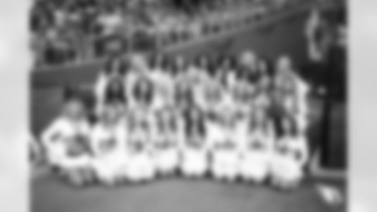 The Arizona Cardinals Cheerleaders during the Week 15 game against the San Francisco 49ers at State Farm Stadium on Dec. 17, 2023.