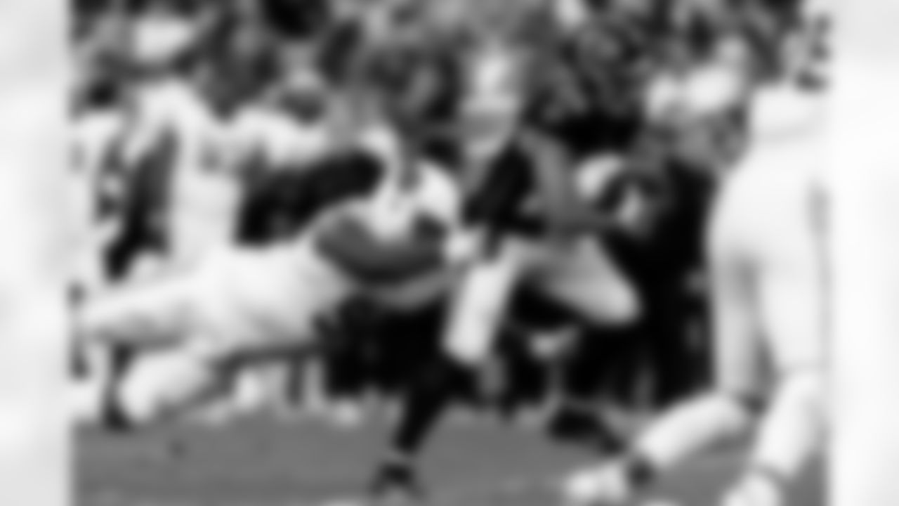 Arizona Cardinals defensive lineman Dalvin Tomlinson (94) during the Week 16 regular season game between the Arizona Cardinals and the Atlanta Falcons on Sunday, Dec. 21, 2025 at State Farm Stadium.