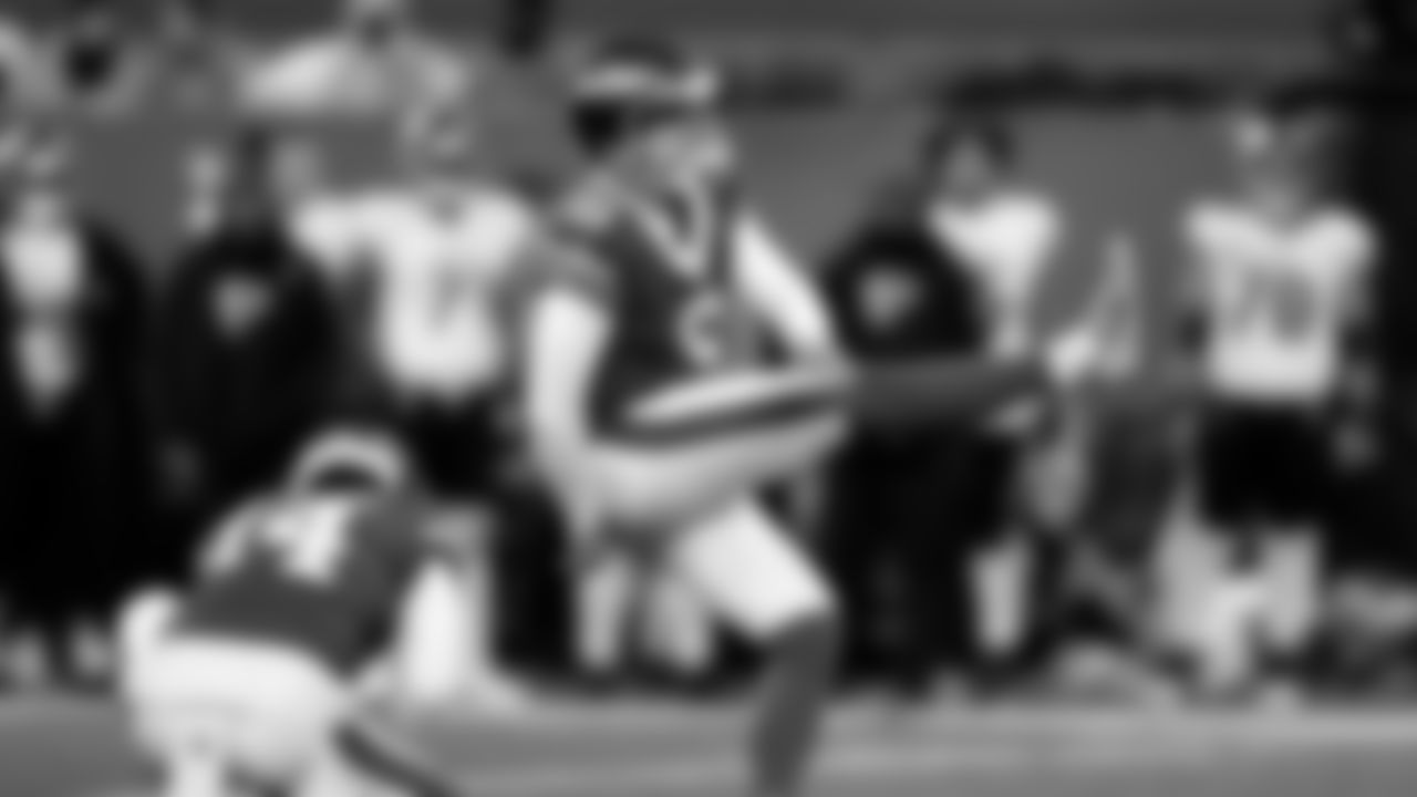 New York Jets place kicker Nick Folk (6) during an NFL football game against the Atlanta Falcons, Sunday, Nov. 30, 2025, in East Rutherford, N.J. (AP Photo/Adam Hunger)