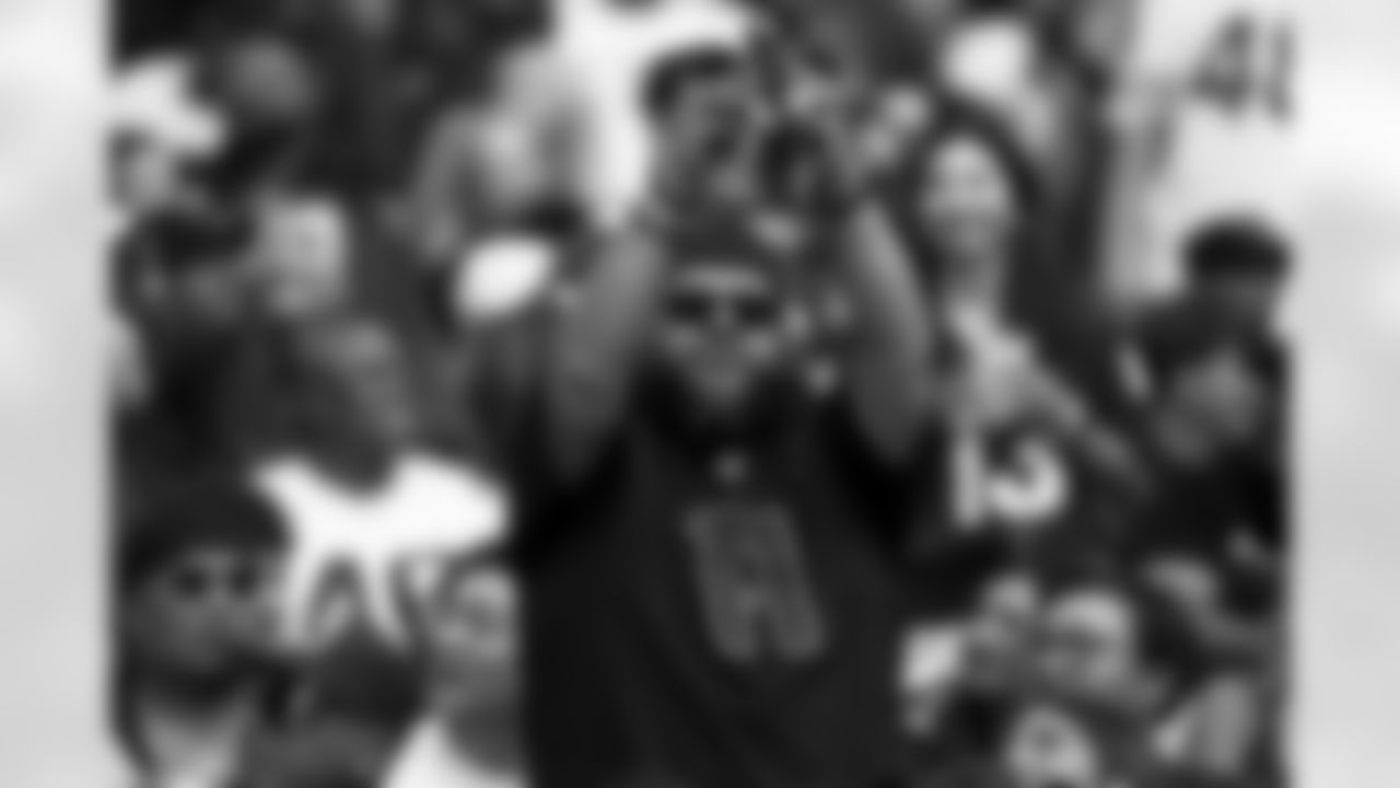 Fans during the Week 2 regular season game between the Arizona Cardinals and the Carolina Panthers on Sunday, Sep. 14, 2025 at State Farm Stadium.