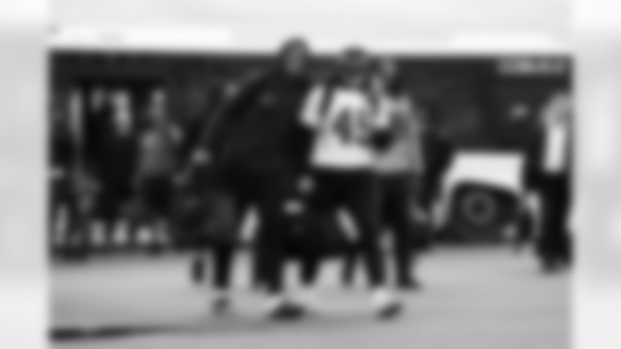 Arizona Cardinals tight end Elijah Higgins (84) and Arizona Cardinals tight end Josiah Deguara (45) travels to Cincinnati before the Week 17 regular season game against the Cincinnati Bengals on Saturday, Dec. 27, 2025 in Phoenix, AZ.