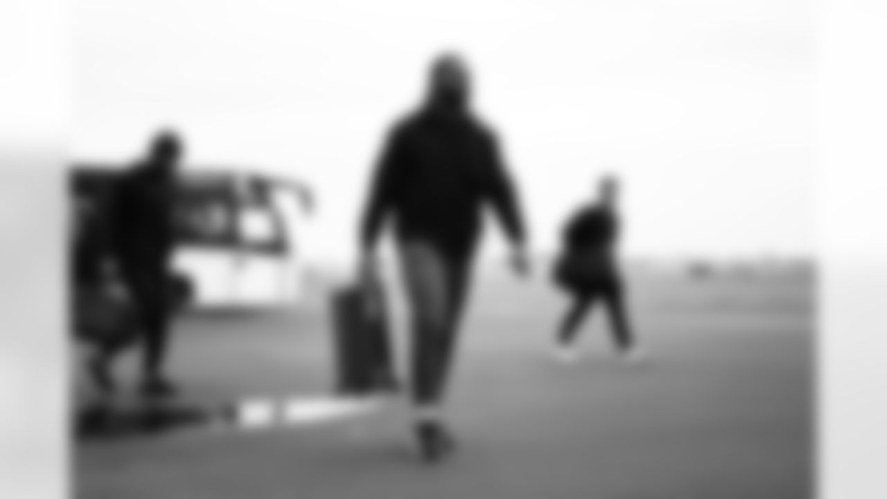 Arizona Cardinals linebacker Baron Browning (5) travels to Inglewood before the Week 18 regular season game against the Los Angeles Rams on Saturday, Jan. 3, 2026 in Phoenix, AZ.