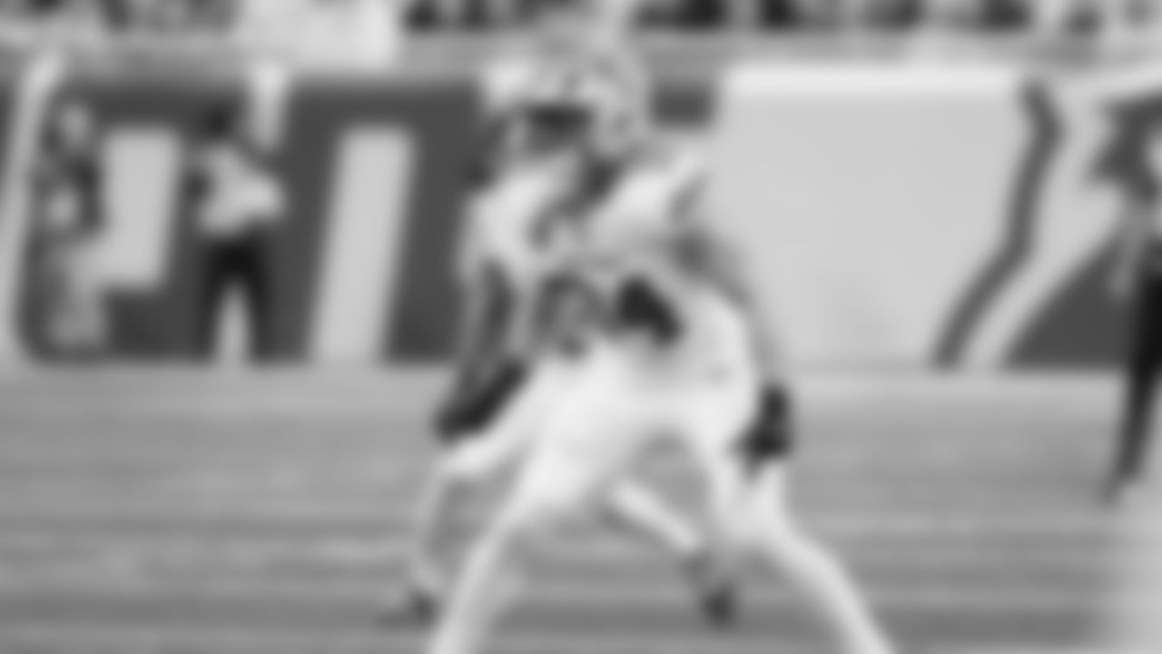 Detroit Lions linebacker Alex Anzalone (34) pursues a play on defense against the Dallas Cowboys during an NFL football game in Detroit, Thursday, Dec. 4, 2025. (AP Photo/Rick Osentoski)