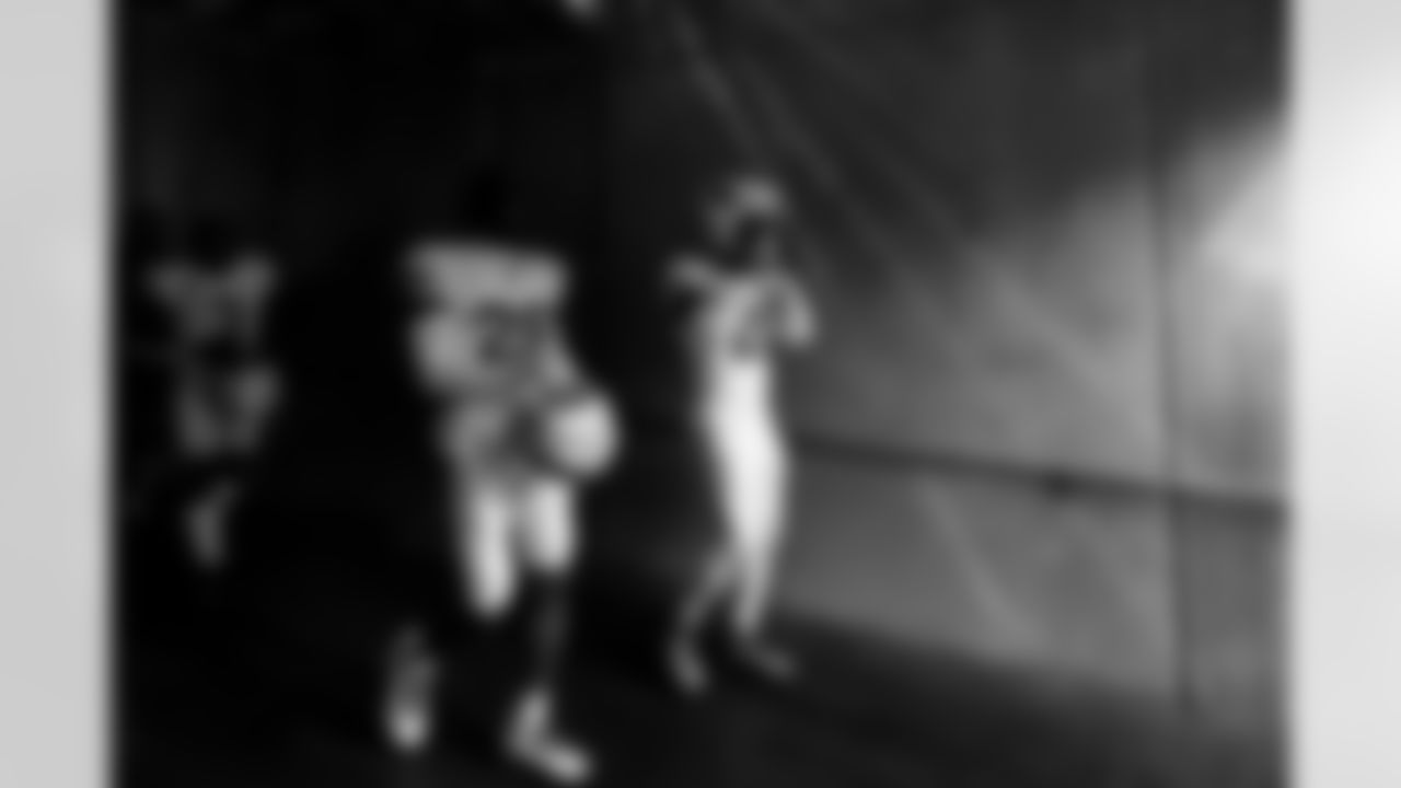 Arizona Cardinals cornerback Garrett Williams (21) and Arizona Cardinals cornerback Elijah Jones (28) during the Week 15 regular season game between the Arizona Cardinals and the Houston Texans on Sunday, Dec. 14, 2025 in Houston, TX.