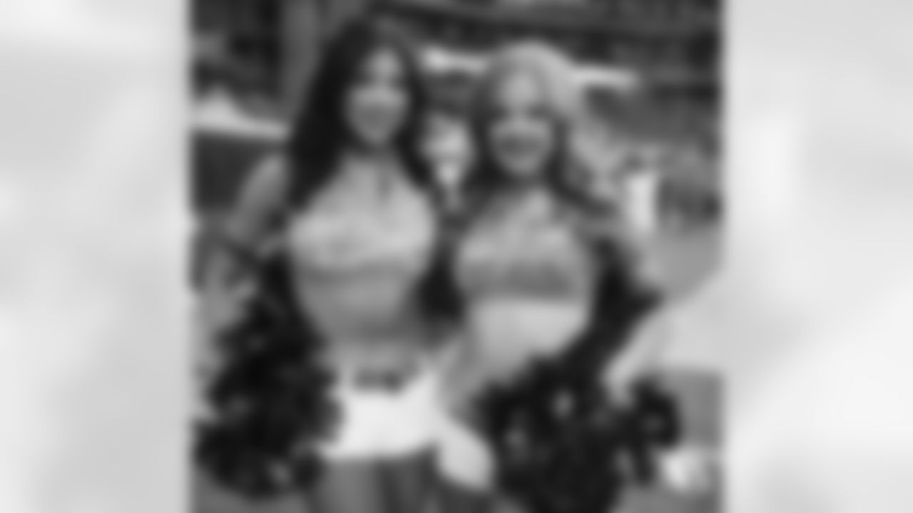 Cheer week 10 vs falcons 00040