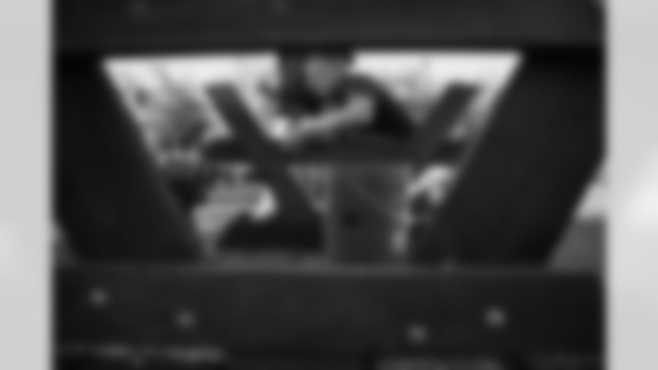 The Arizona Cardinals host veterans, members from the Pat Tillman Foundation, Civics leaders, and TAPS members for a community service event with Phoenix ToolBank on Monday, Nov. 10, 2025 in Tempe, AZ.