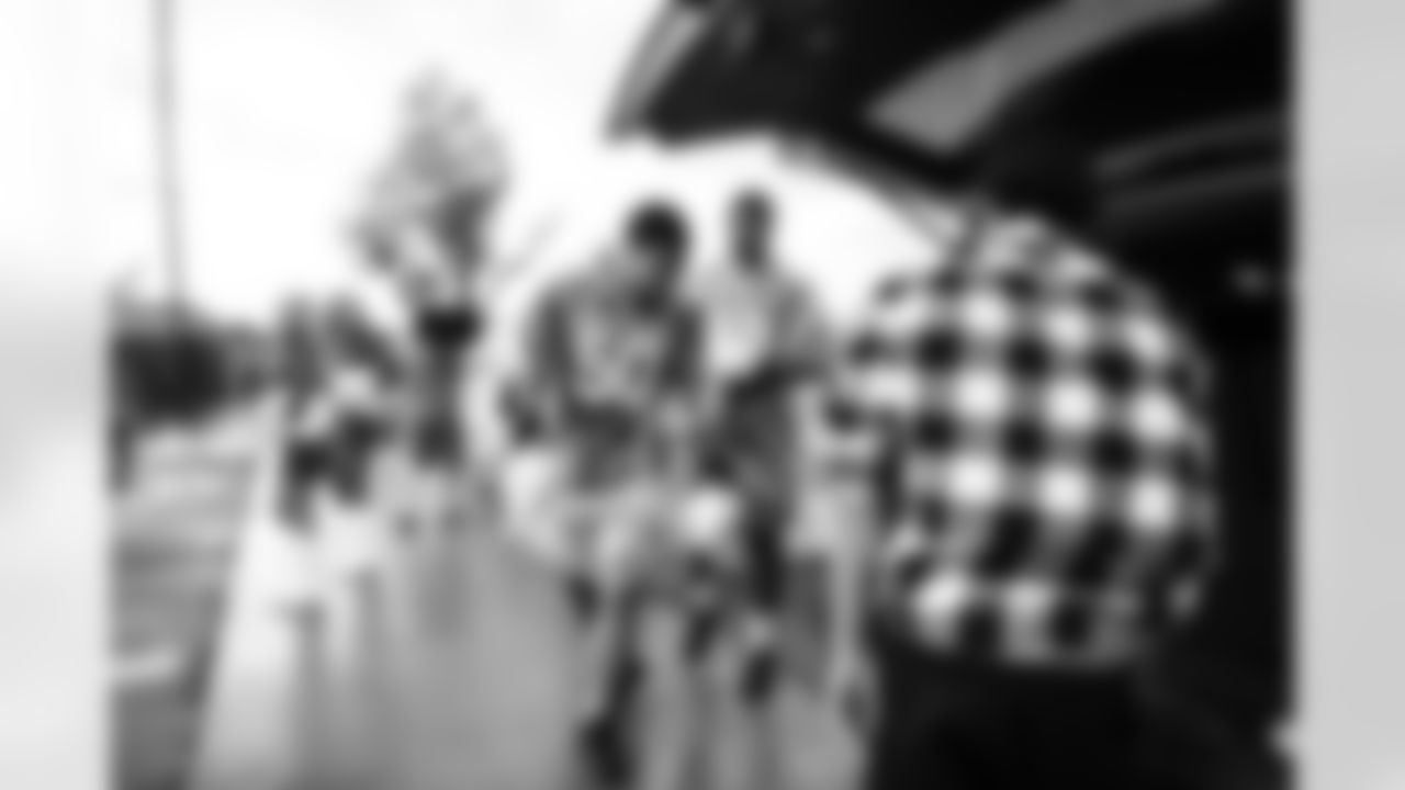 Arizona Cardinals offensive lineman Kelvin Beachum (68) and Arizona Cardinals offensive lineman Paris Johnson Jr. (70) host a food distribution for families at the Eisenhower Center for Innovation in collaboration with United Food Bank on Tuesday, Nov. 18, 2025 in Mesa, AZ.