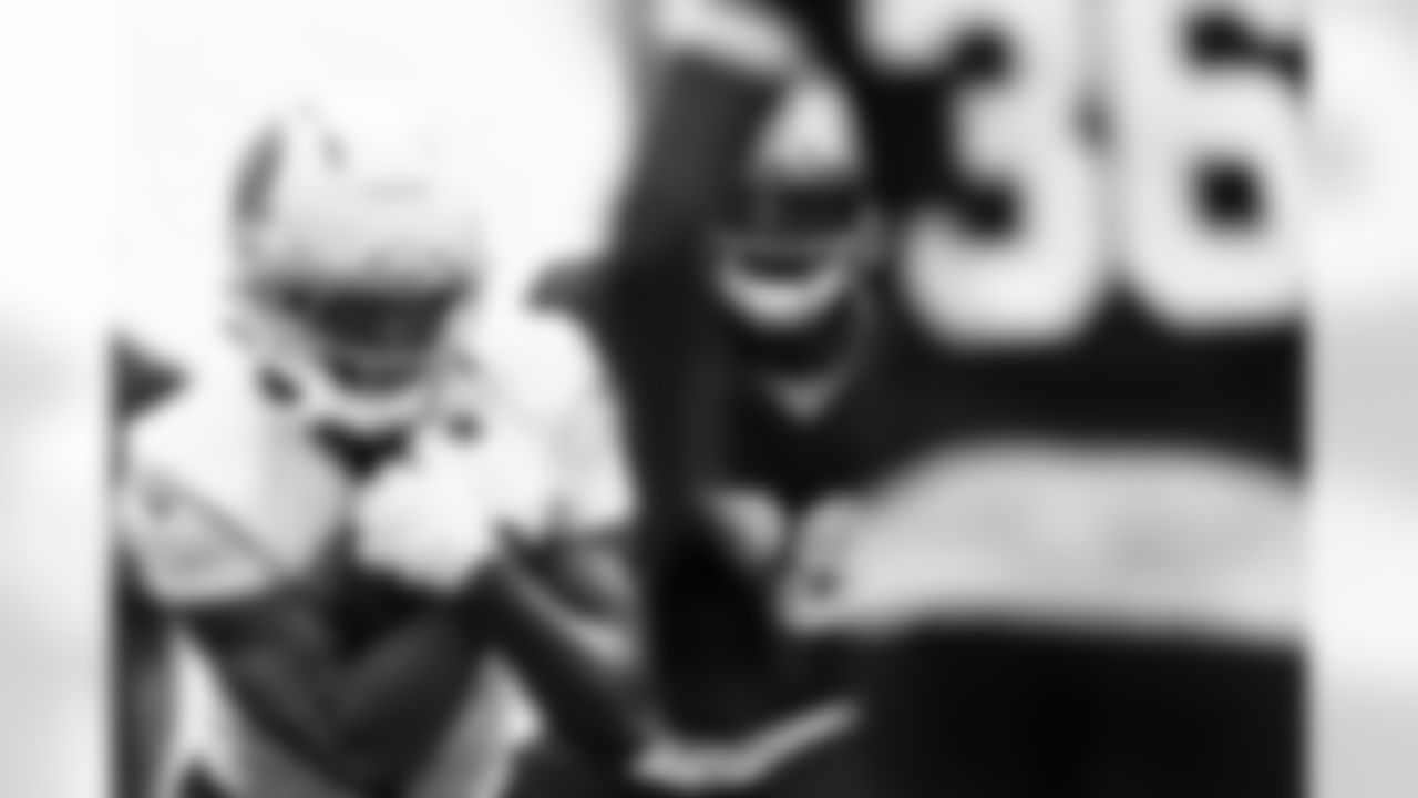 Arizona Cardinals cornerback Elijah Jones (28) and Arizona Cardinals wide receiver Marvin Harrison Jr. (18) during practice at the Dignity Health Training Facility on Thursday, Oct. 9, 2025 in Tempe, AZ.