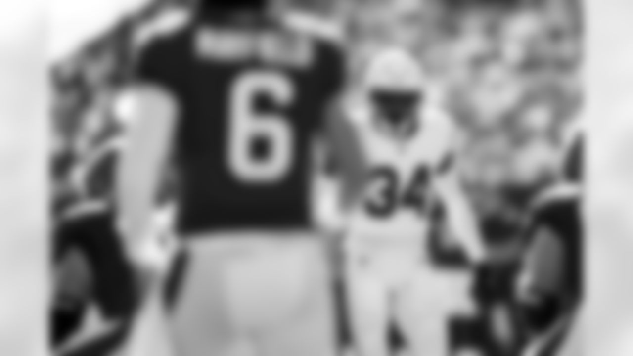 Arizona Cardinals safety Jalen Thompson (34) during the Week 13 regular season game between the Arizona Cardinals and the Tampa Bay Buccaneers on Sunday, Nov. 30, 2025 in Tampa, FL.