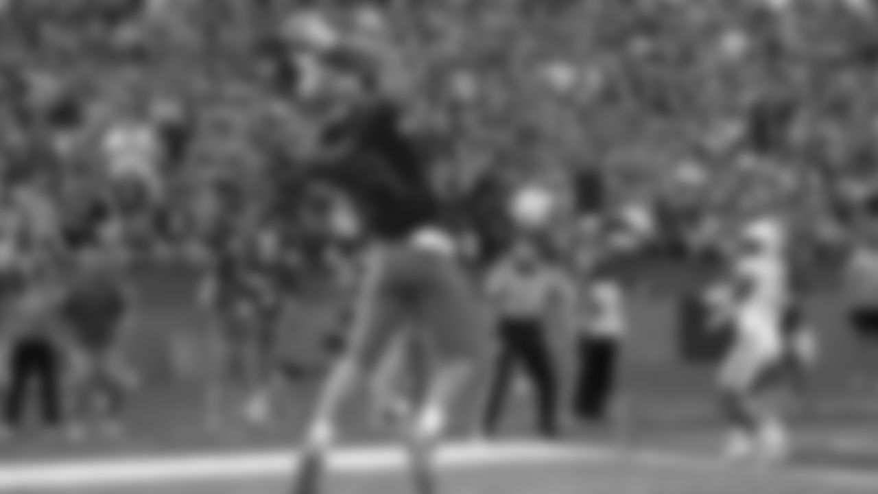 Illinois tight end Tip Reiman catches a touchdown pass from quarterback Tommy DeVito during the first half of an NCAA college football game against Virginia Saturday, Sept. 10, 2022, in Champaign, Ill. (AP Photo/Charles Rex Arbogast)