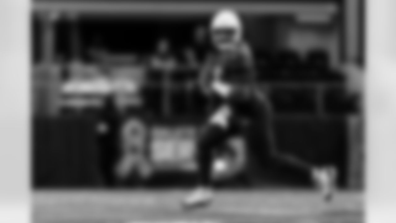 Arizona Cardinals quarterback Jacoby Brissett (7) during the Week 9 regular season game between the Arizona Cardinals and the Dallas Cowboys on Monday, Nov. 3, 2025 in Arlington, TX.