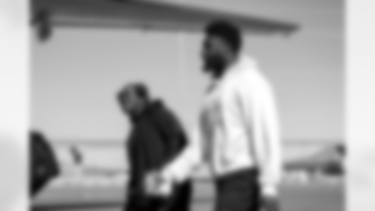 Arizona Cardinals linebacker Josh Sweat (10) travels before the Week 9 regular season game between the Arizona Cardinals and the Dallas Cowboys on Sunday, Nov. 2, 2025 in Arlington, TX.